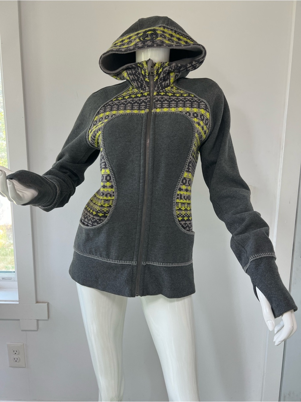 Lululemon Special Edition Fair Isle hooded Scuba size 8 casual